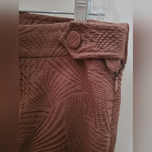 Pre-owned made in Italy textured pencil skirt in like new condition - Picture 2 of 5